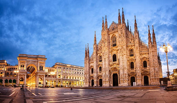 Vista del Duomo de Milán al atardecer
